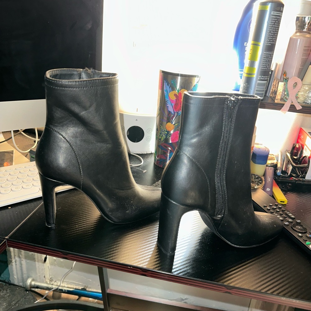 Forever 21 boots size 6! No longer fit me :(